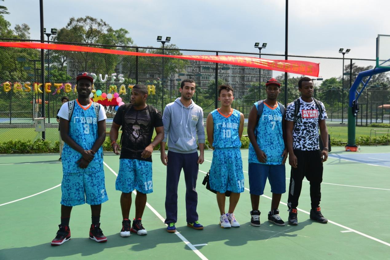 留学生学院代表队亮相 伟德国际1946