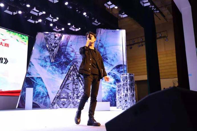 祖力皮卡尔·阿布来提同学演唱《假行僧》